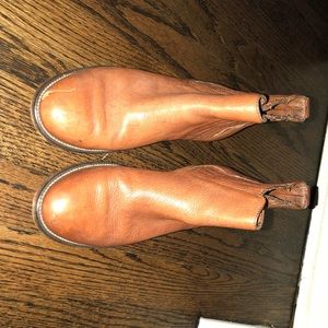 Madewell brown leather Chelsea boots
